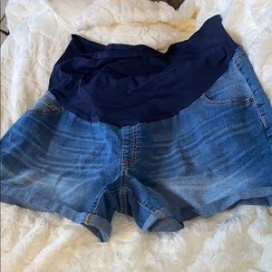 Maternity shorts